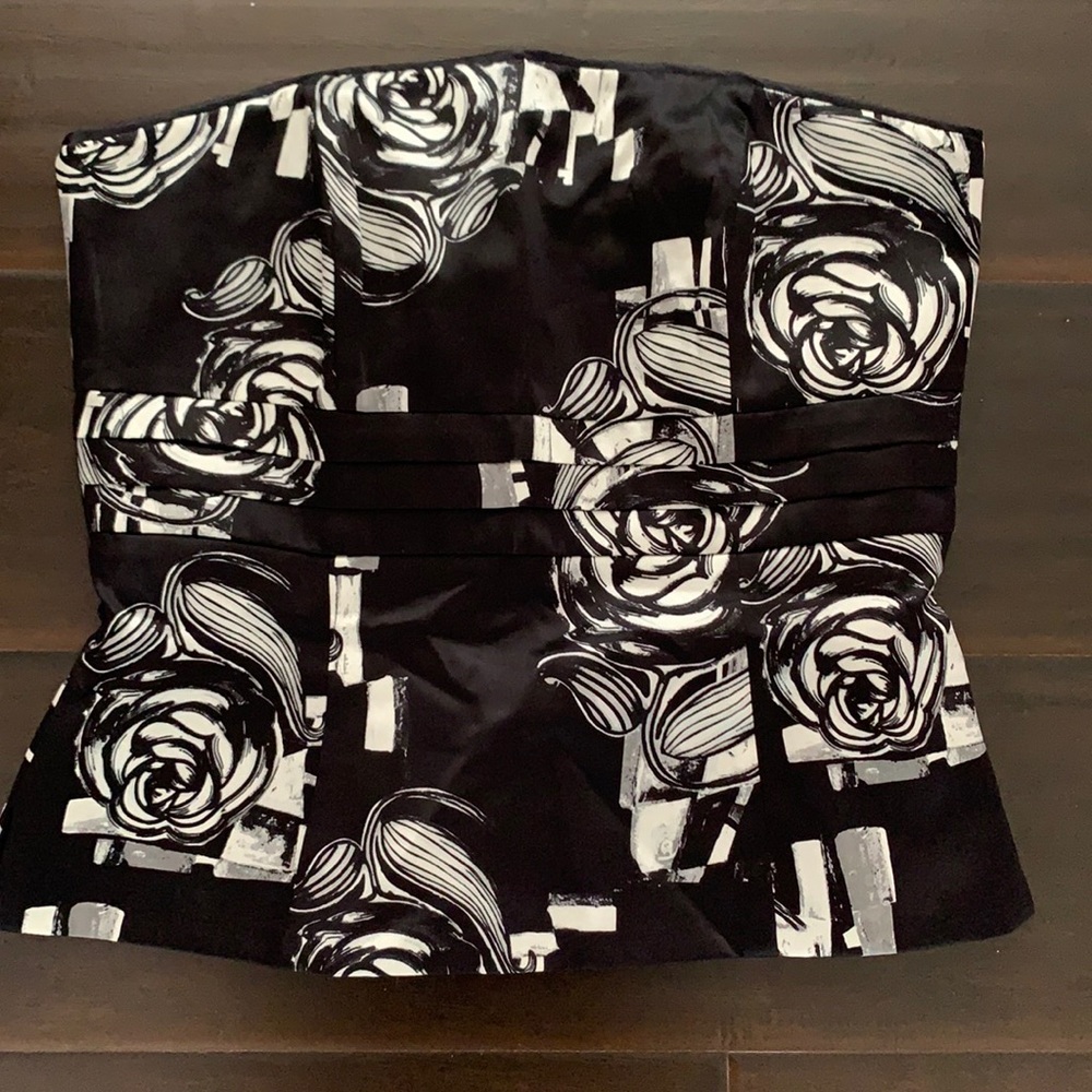 White House Black Market Corset Top – New With Tags 🖤🤍